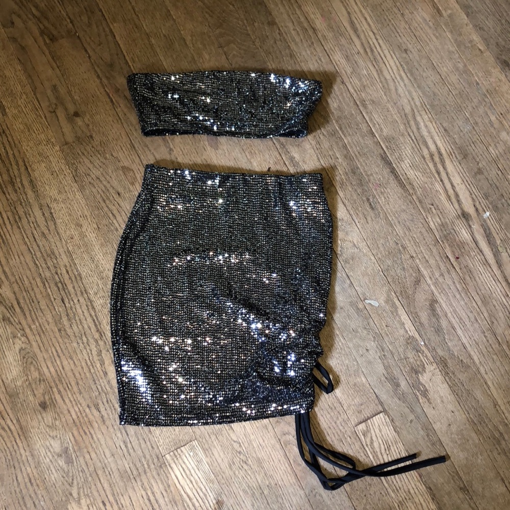 Shiny outfit black & silver..